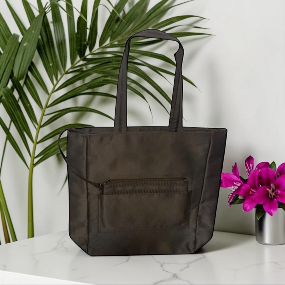 🩶Bath and Body Works🩶Gray Satin Tote w/Detachable Sequined Wristlet/NWOT
